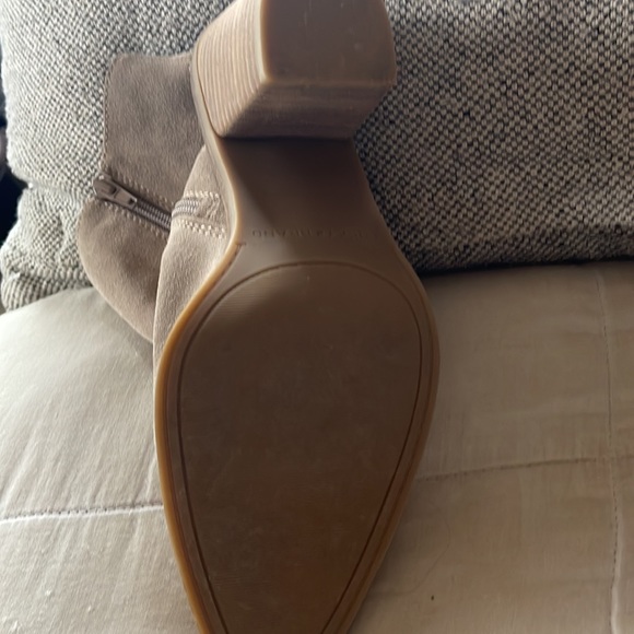 Adorable bootie! - Picture 3 of 3